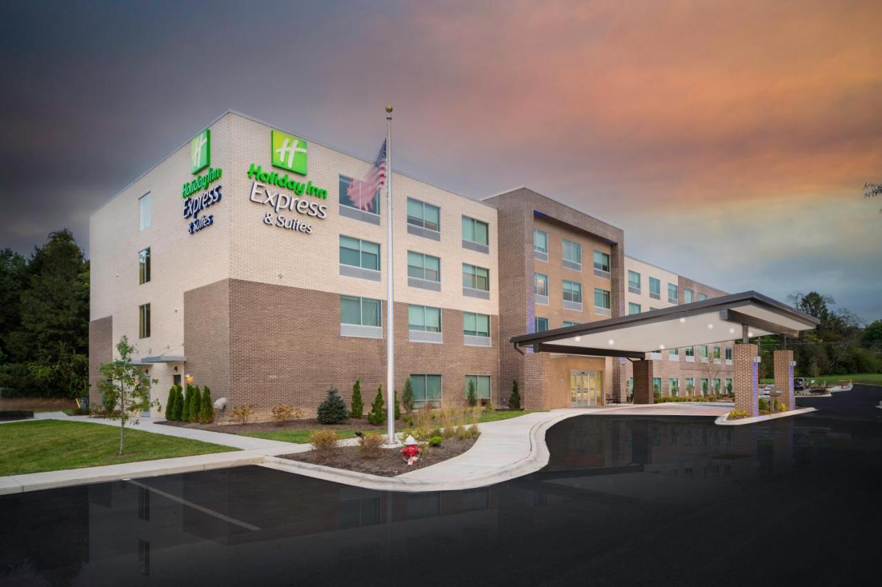 Holiday Inn Express - Brevard By Ihg Exterior photo